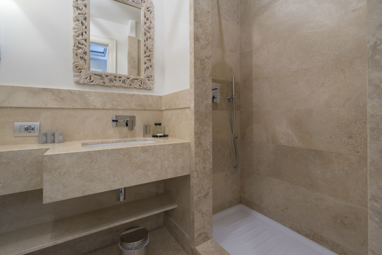 Bathroom 3, Casa Montani, Roma
