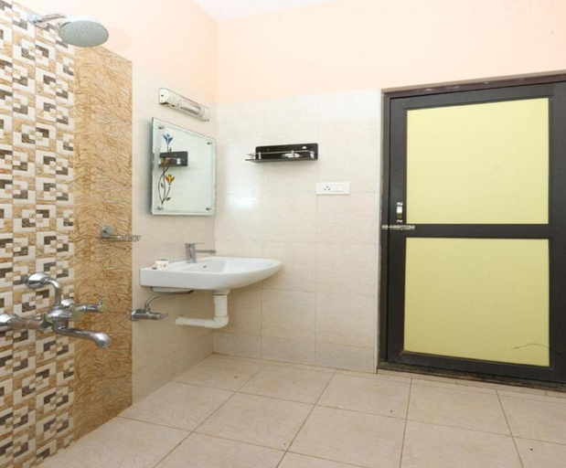 Bathroom 4, Hotel Arunachala, Puducherry