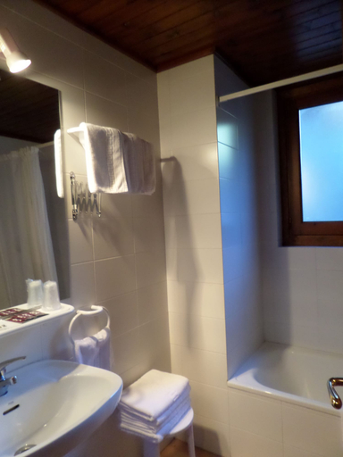 Bathroom 3, Wuau! Apartaments Font del Poble