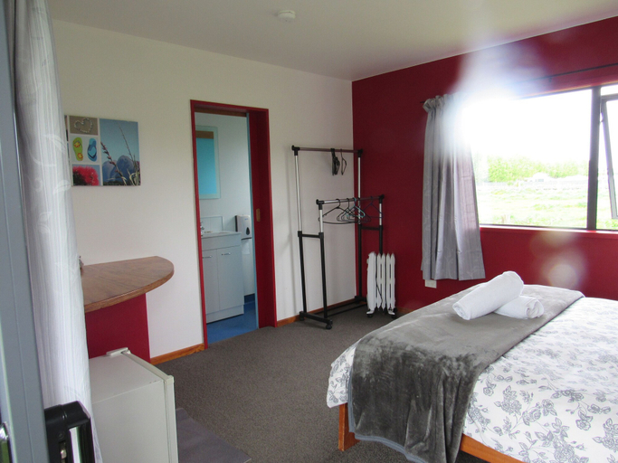 Bedroom 2, The White Elephant Accommodation - Hostel, Tasman