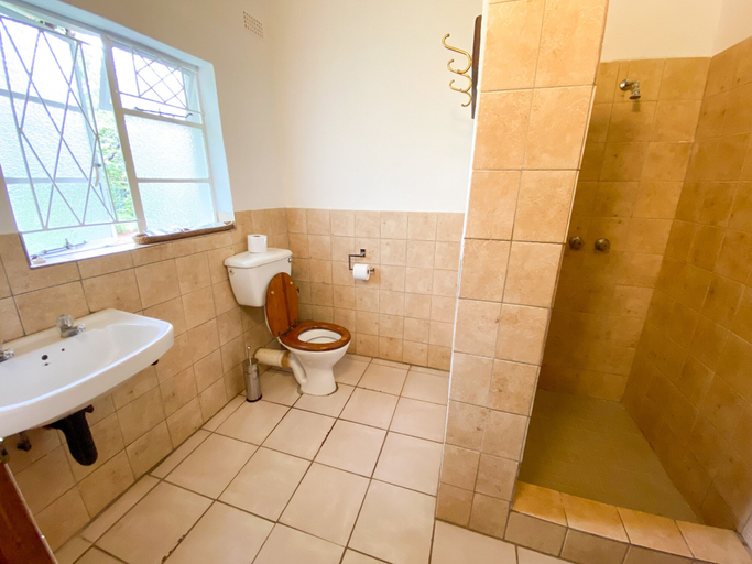 Bathroom 2, Drift Inn, Hwange