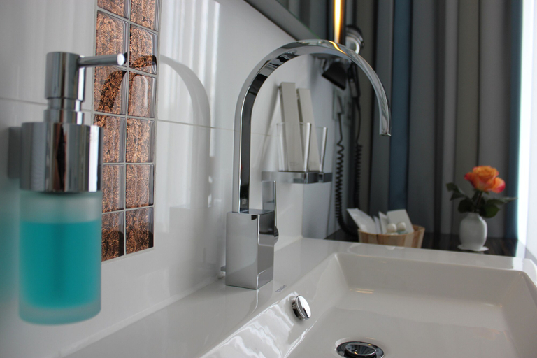 Bathroom 5, Best Western Plus Ostseehotel Waldschloesschen, Vorpommern-Rügen