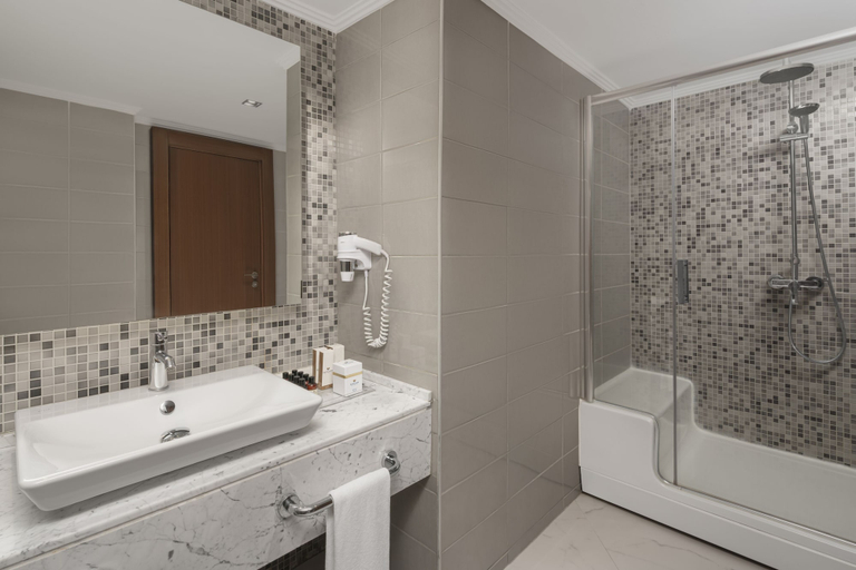 Bathroom 5, Papillon Ayscha Resort & Spa - All Inclusive, Serik
