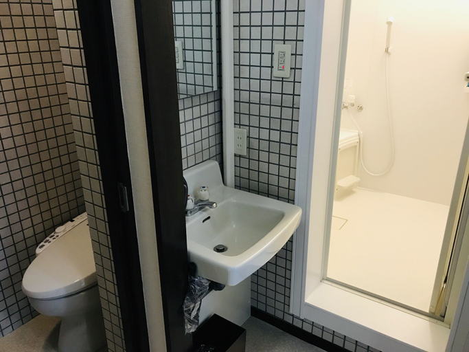 Bathroom 3, Guesthouse & Hotel RA Kagoshima, Kagoshima