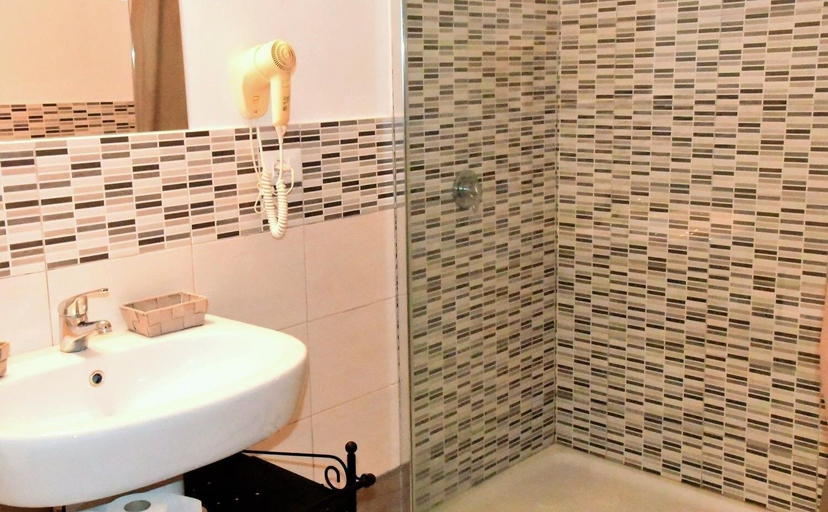 Bathroom 3, Simonetta's Rooms, Syracuse