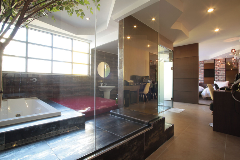 Others 4, Hotel Aria Nampo, Jung