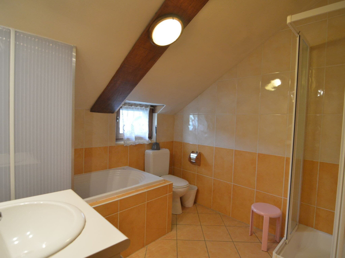 Bathroom 4, Large and Spacious Holiday Home for Large Groups, Liège