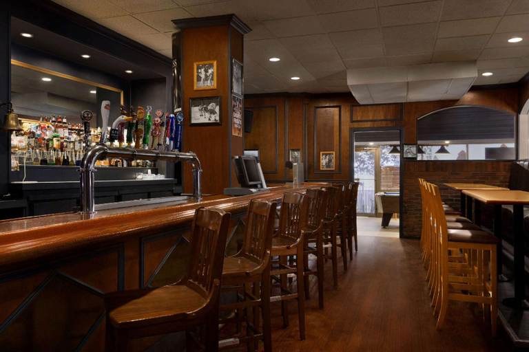 Food & Drinks 5, Travelodge by Wyndham Toronto East, Toronto