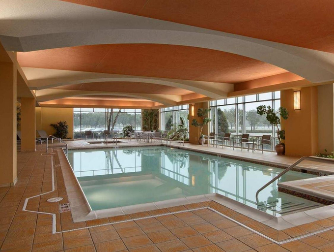 Sport & Beauty 2, Embassy Suites by Hilton Hampton Convention Center, Hampton