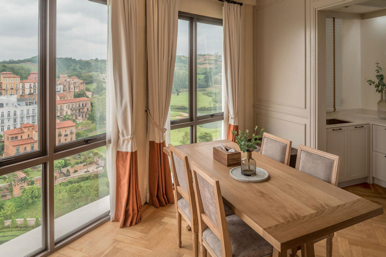 Dining Room 5