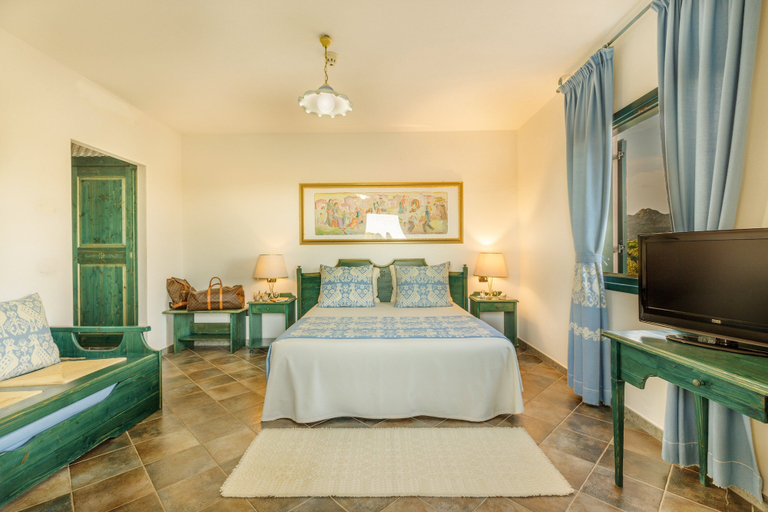 Bedroom 3, I Giardini di Cala Ginepro Hotel Resort, Nuoro