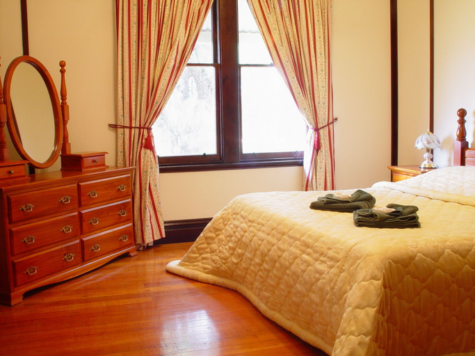 Bedroom 4, Sylvania Park, Horsham Bal