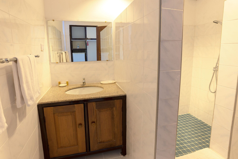 Bathroom, Golden Rock Hotel, Thaton