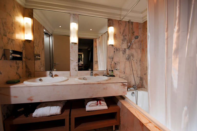 Bathroom 5, Hôtel Mermoz, Haute-Garonne
