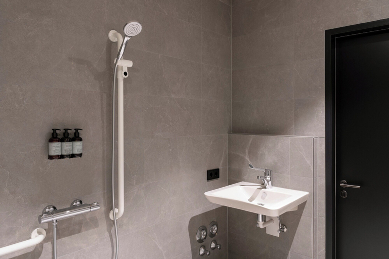 Bathroom 15