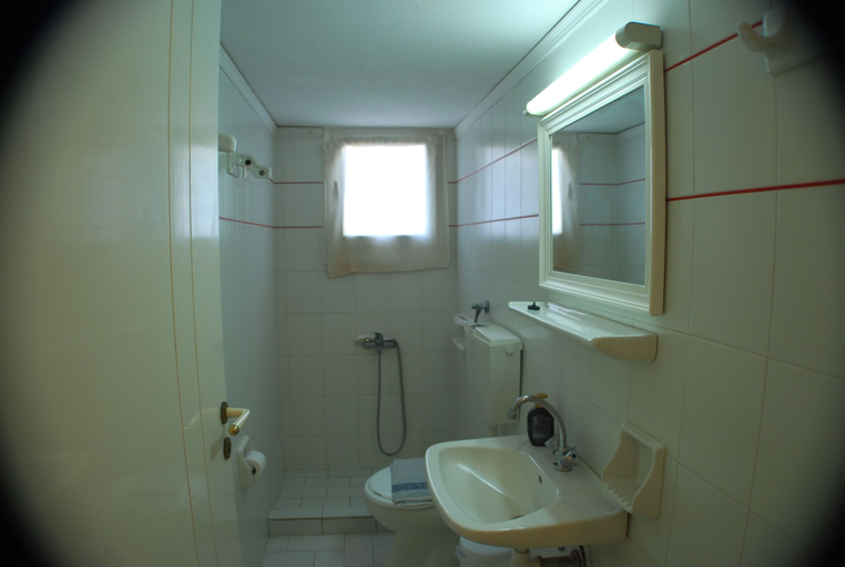 Bathroom 3, Renia Studios, Crete