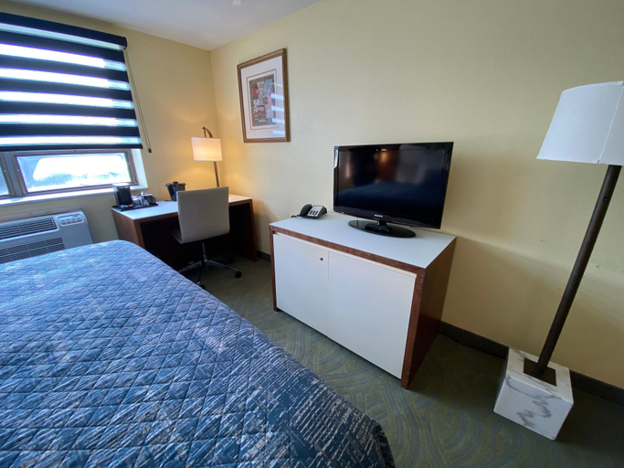 Bedroom 5, Lakeside Inn, Middlesex