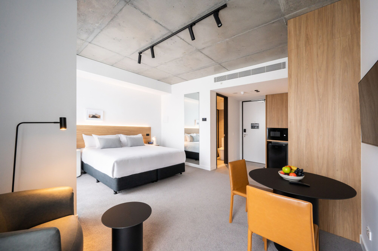 Bedroom 2, Nesuto Docklands Apartment Hotel, Melbourne