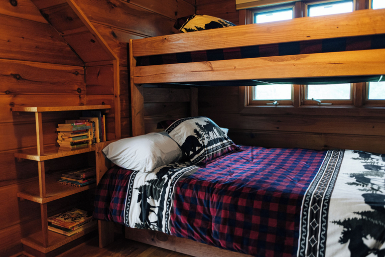 Bedroom 3, Grayling Gem Royal Stag Lodge, Crawford