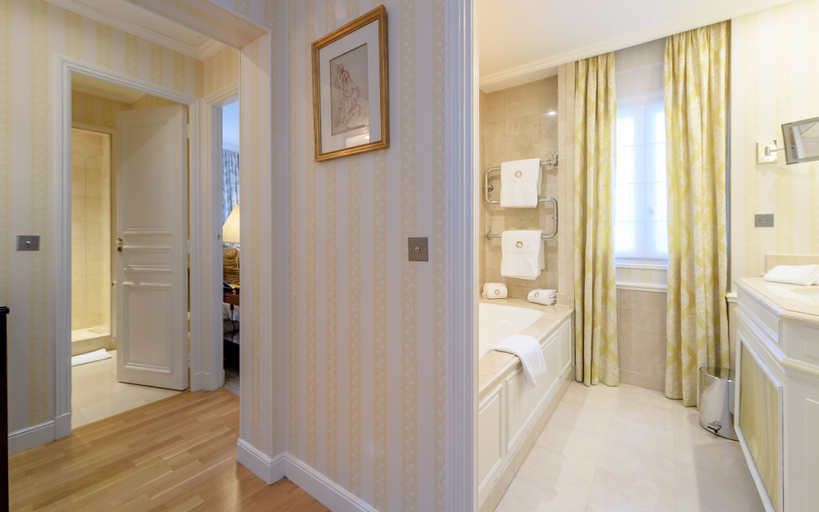 Bathroom 4, Domaine Les Crayeres, Marne