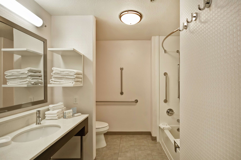 Bathroom 4, Hampton Inn & Suites Yuma, Yuma