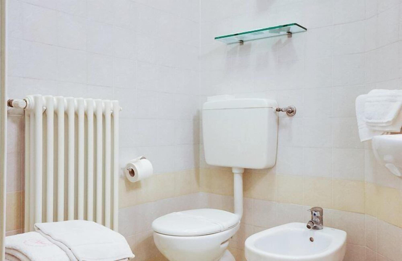 Bathroom 3, Hotel Aris, Rimini