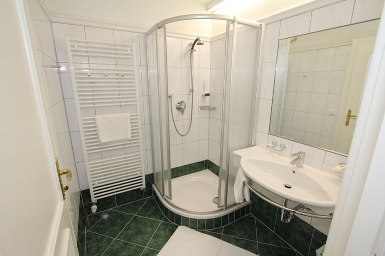 Bathroom 5, Hotel Goldener Stern, Hallein
