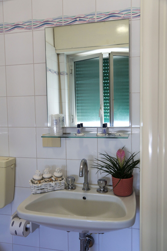 Bathroom 3, Villa Mater Hotel, Catania