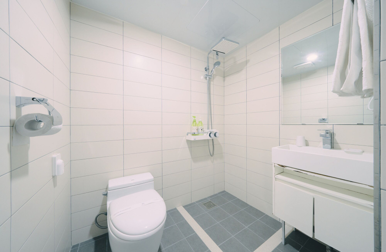 Bathroom 4, Poong Gyung Hotel, Seogwipo