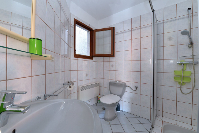 Bathroom, S'harzala Vert, Haut-Rhin
