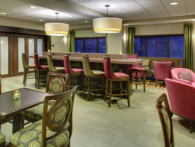 Food & Drinks 5, Hampton Inn Greenville I-385 - Woodruff Rd., Greenville
