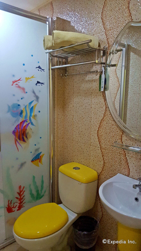 Bathroom, C & L Suites Inn, Dumaguete City