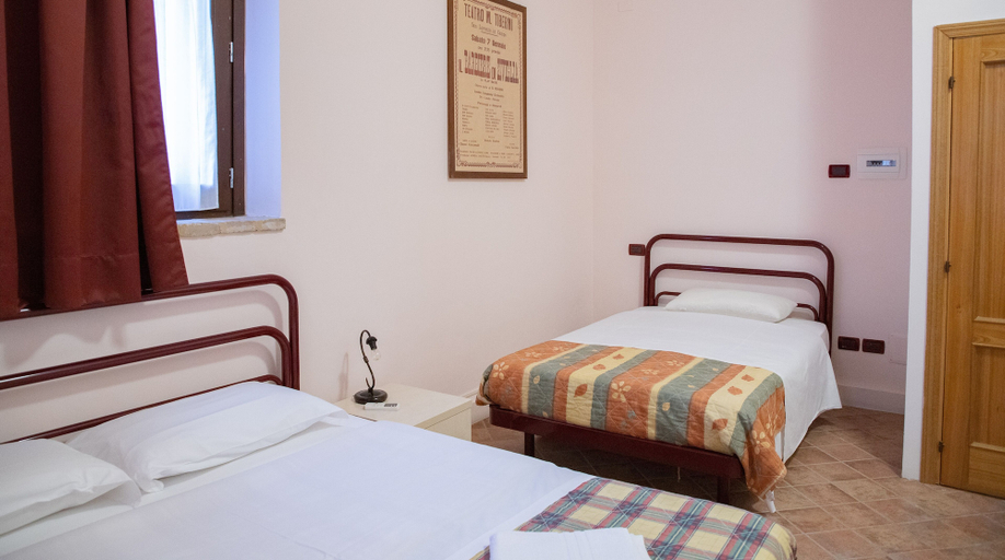 Bedroom 4, Palazzo Meraviglia - Albergo Diffuso, Ancona