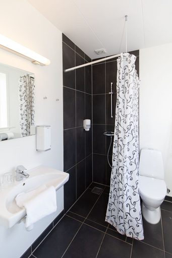 Bathroom 3, Skagen Hotel Annex, Frederikshavn