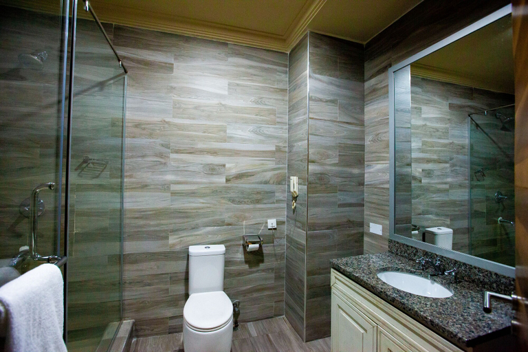 Bathroom 3, The Sojourner By Genesis, Obio/Akp