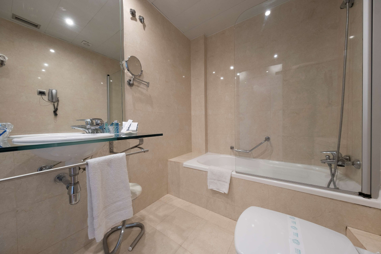 Bathroom 5, Best Western Hotel Mediterraneo, Barcelona