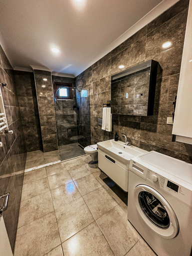 Bathroom 5, My Smart, Merkez