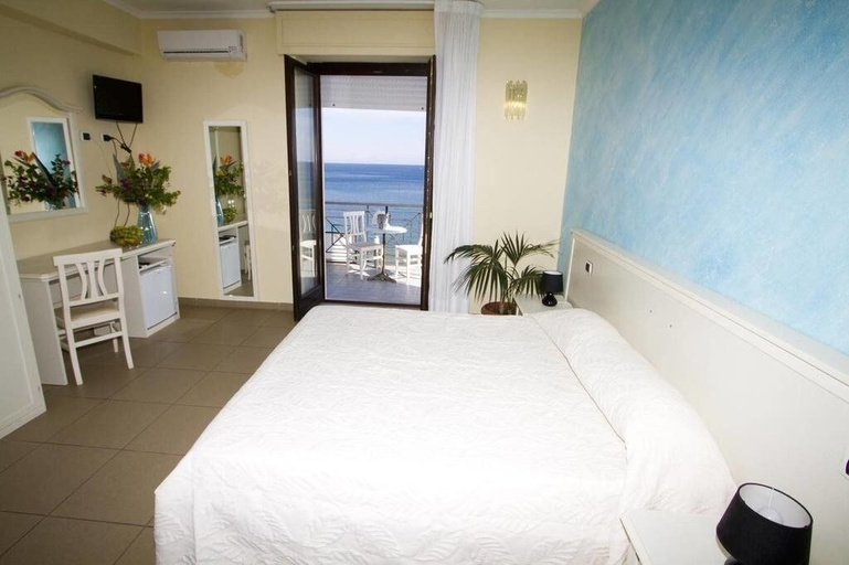 Bedroom 2, Pescasubacquea, Crotone