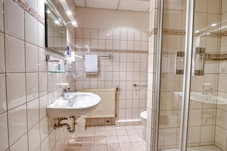 Bathroom 5, Hotel Goldene Krone, Goslar