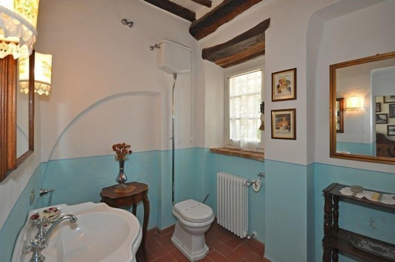 Bathroom 4, Villa Caterina, Arezzo