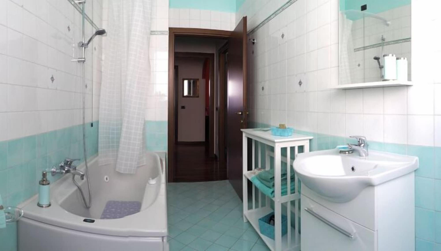 Bathroom 5, Ca' Rosa Bed & Breakfast, Varese