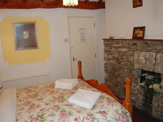 Bedroom 3, Britannia Inn, Denbighshire