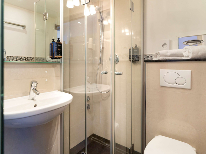 Bathroom 23