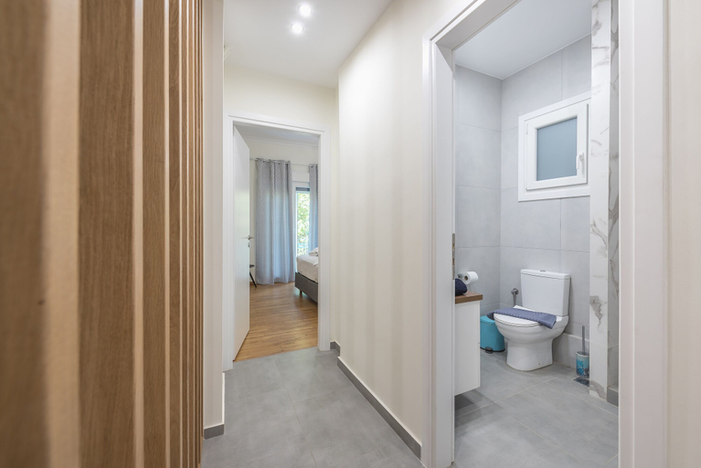 Bathroom 3, Elegant Suite by CloudKeys, Attica