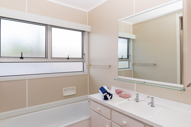 Bathroom 4, Waitangi Beach House, Far North