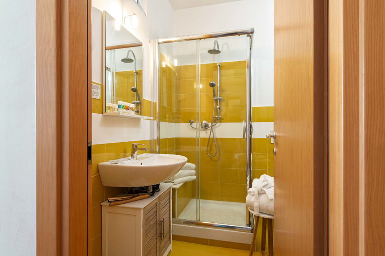 Bathroom 5, Simon Hotel, Roma