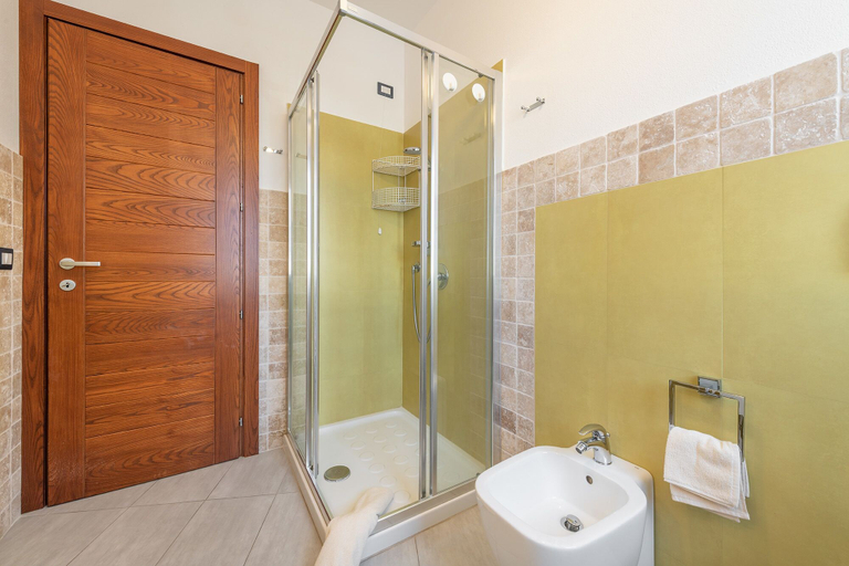 Bathroom 4, AffittaSardegna - Lido Apartments, Sassari