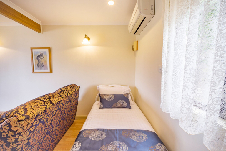Bedroom 2, Queechy Motel, Break O'Day