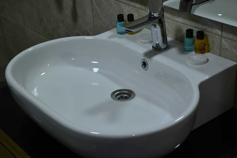 Bathroom 5, Alya Teras Otel, Maçka