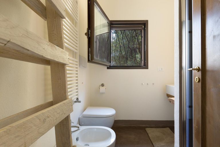Bathroom 4, Villa Sofia, Brindisi